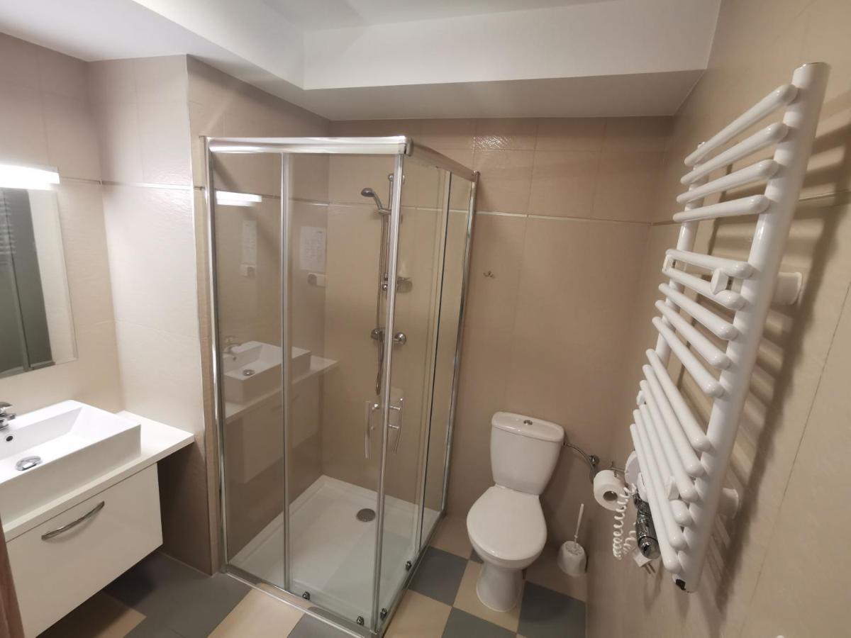 Osrodek Wczasowy Medyk Pum Aparthotel Dziwnow Bagian luar foto